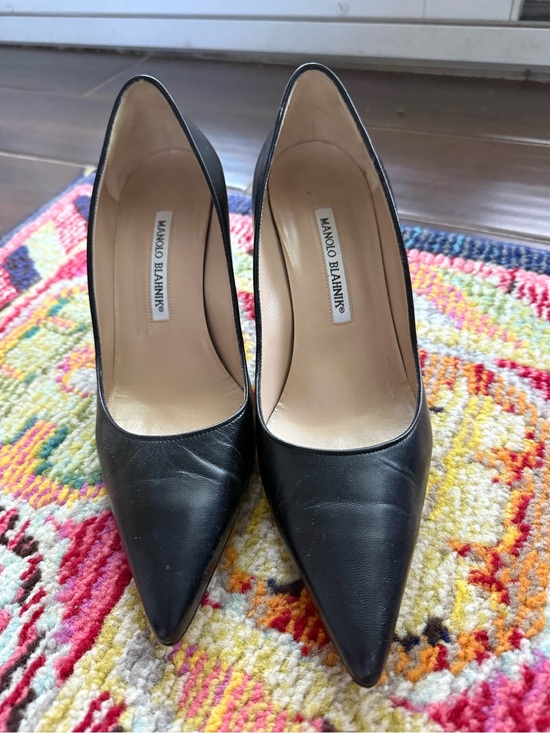 Manolo Blahnik Shoes - Manolo Blahnik Black Leather Pointed Pumps - Classic Elegant Heel